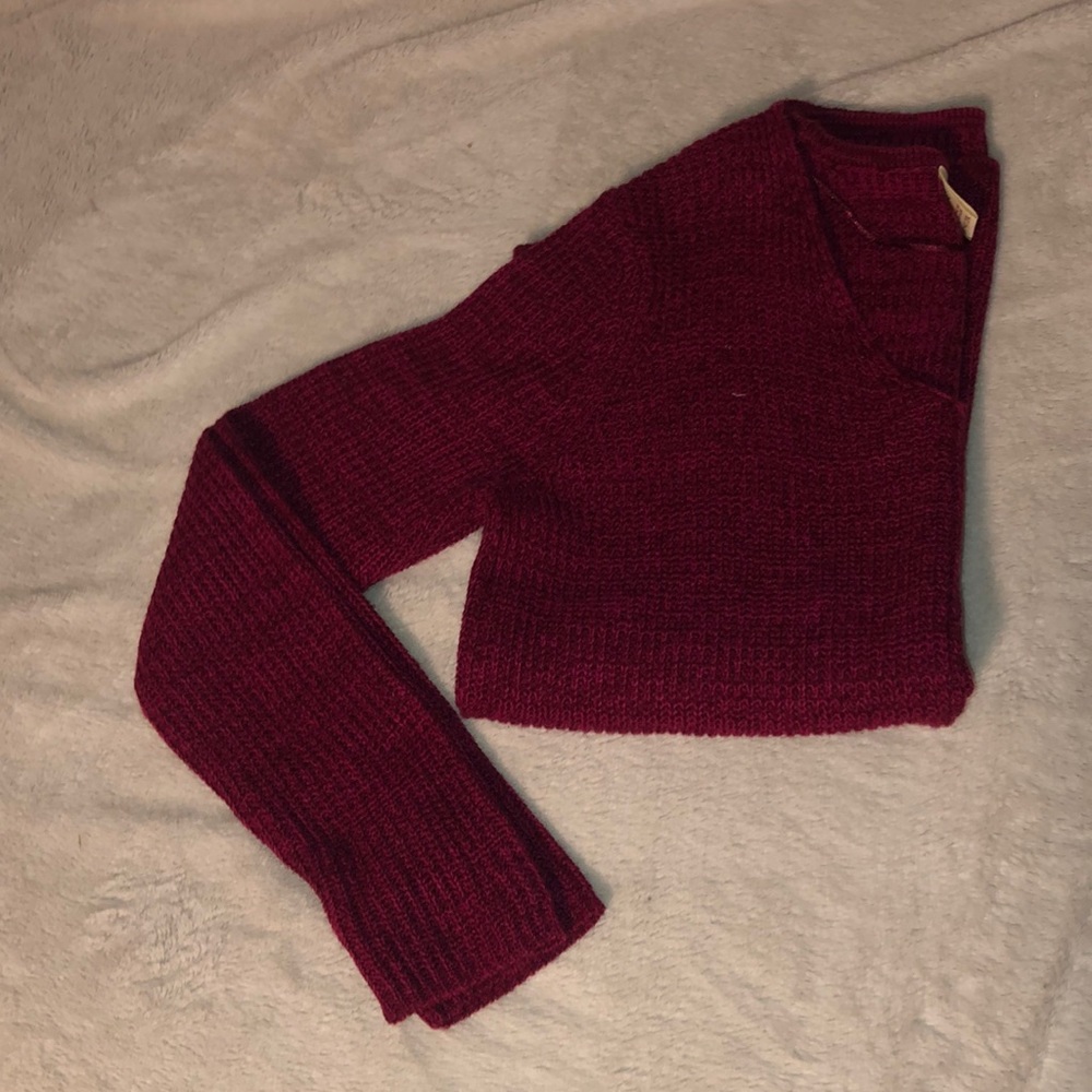 Maroon xl sweater, never worn.